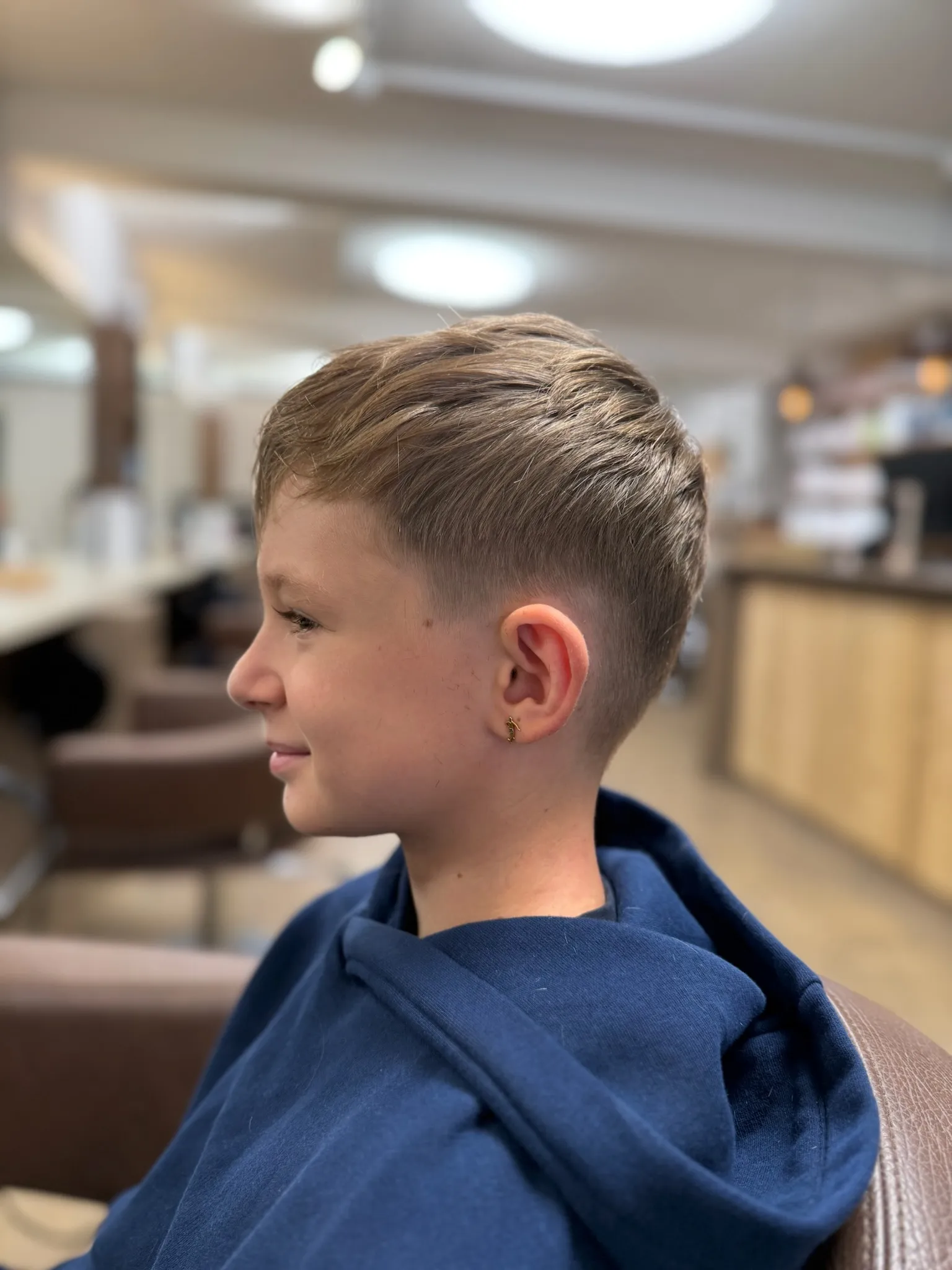 Kurzhaarschnitt für einen Jungen im Hair Saloon
