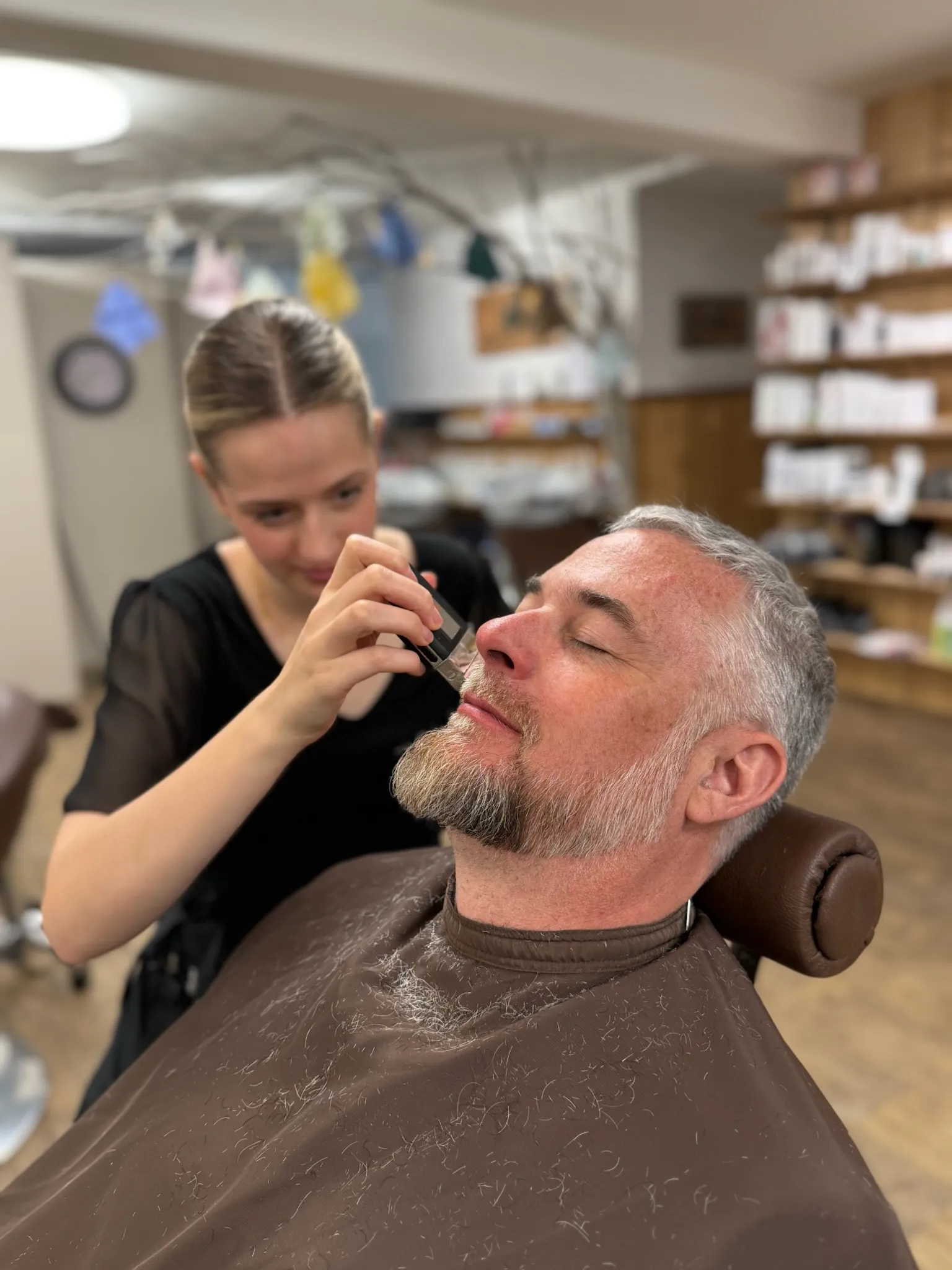 Bartpflege für einen Herrn im Hair Saloon